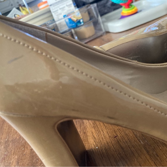 Tahari Patent Pumps - Picture 16 of 16